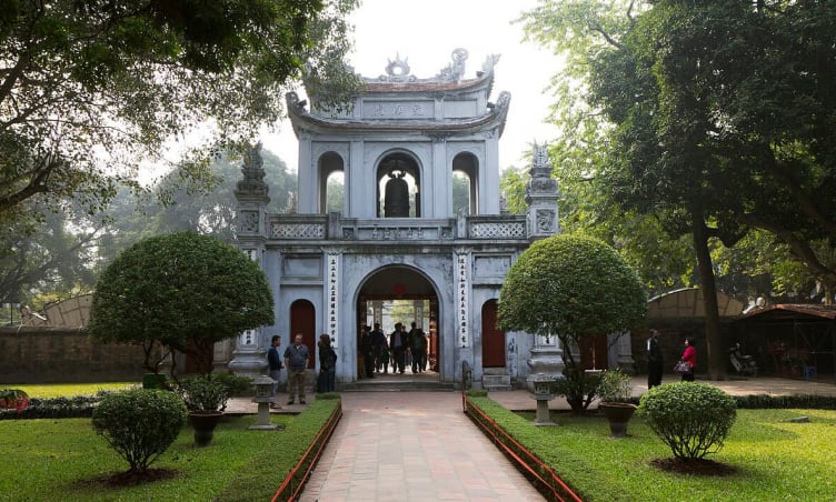 Vào Văn Miếu gửi xe ở đâu?