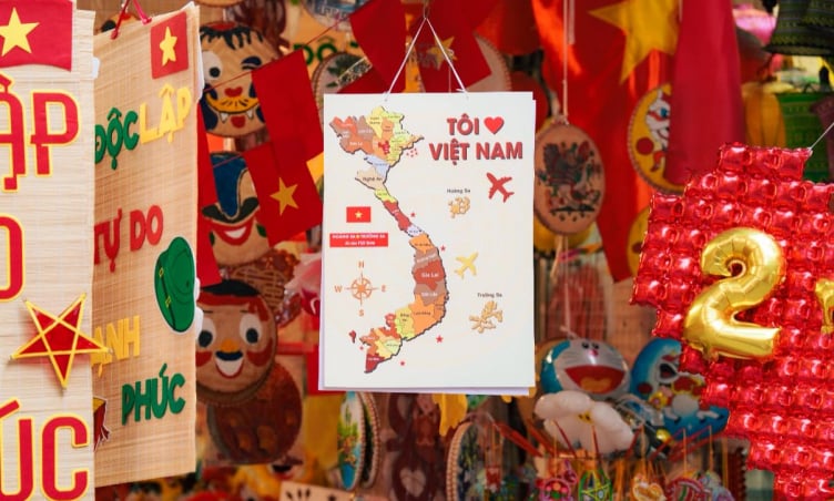 Theo chân Blog của Rọt ngắm nhìn Hà Nội rực đỏ sắc cờ Tổ Quốc