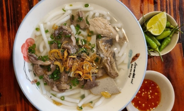 Bánh canh lòng cá ngừ: Khám phá 8 quán ăn ngon nức tiếng tại Nha Trang