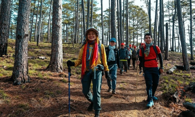 Cẩm nang trekking Bidoup - Hòn Bà: Săn mây, chinh phục đỉnh cao và chi phí