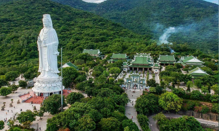 Chiêm bái tượng Phật Quan Thế Âm cao 67m  'lưng tựa núi, hướng ra biển ' linh thiêng bậc nhất Đà Nẵng