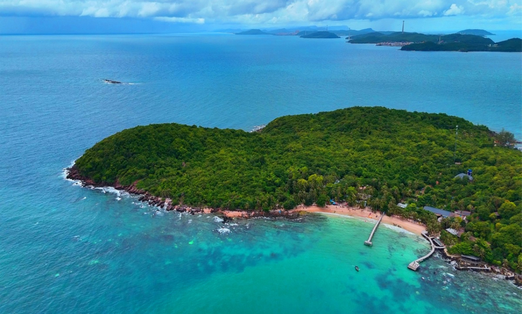 Nhờ các “ông lớn” liên tục mở đường bay mới, du lịch Phú Quốc “bùng nổ” với hơn 100 chuyến bay quốc tế mỗi tuần