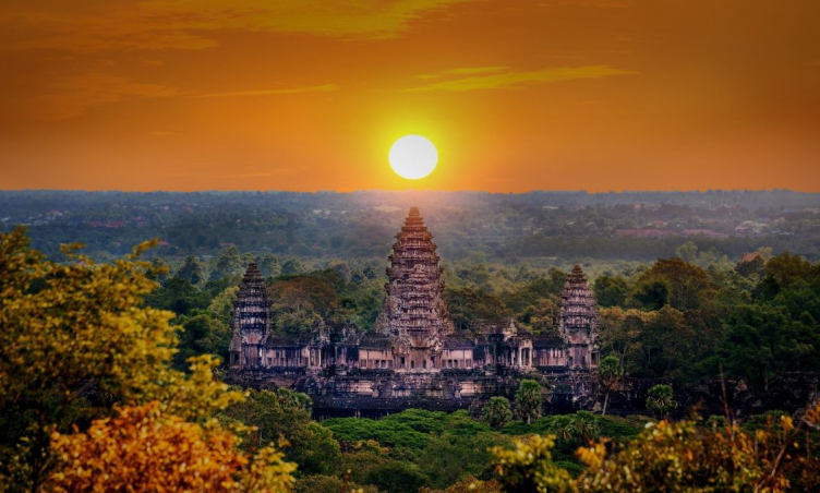 Chuyện lạ ở kỳ quan Angkor Wat: Mặt trời chạm đỉnh đúng 2 lần trong năm