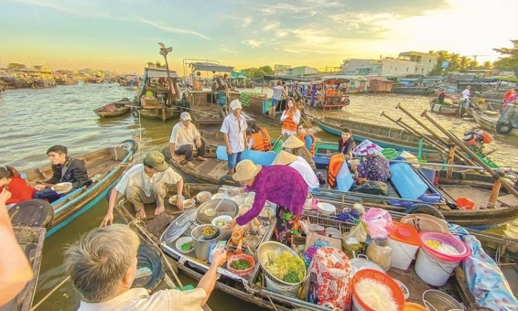 Du xuân chợ Nổi Cái Răng:  'Lên thuyền ' trải nghiệm Tết độc đáo ở Cần Thơ