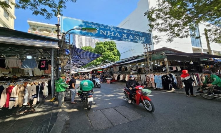 Top 5 chợ gần đây ở Hà Nội nổi tiếng bán nhiều mặt hàng nhất