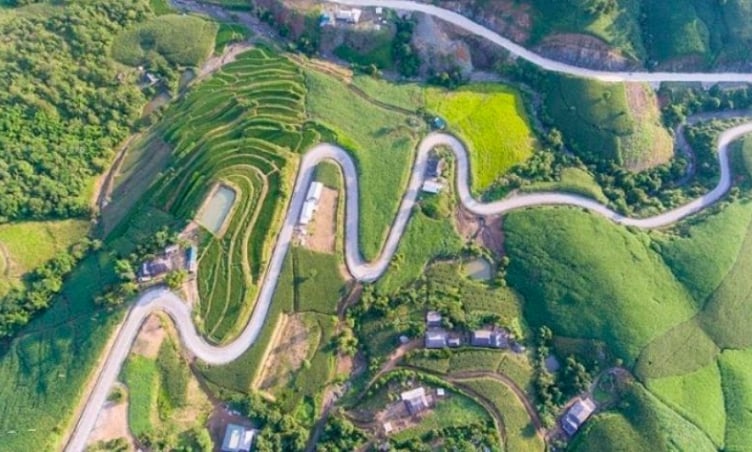 Tà Xùa cách Hà Nội bao nhiêu km?