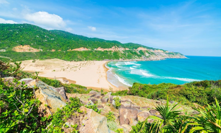 Khám phá top 5 bãi biển Phú Yên đẹp  'quên lối về '