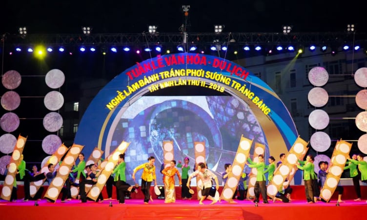 Lễ hội bánh tráng phơi sương Trảng Bàng: Sự kiện văn hóa không thể bỏ lỡ tại Tây Ninh