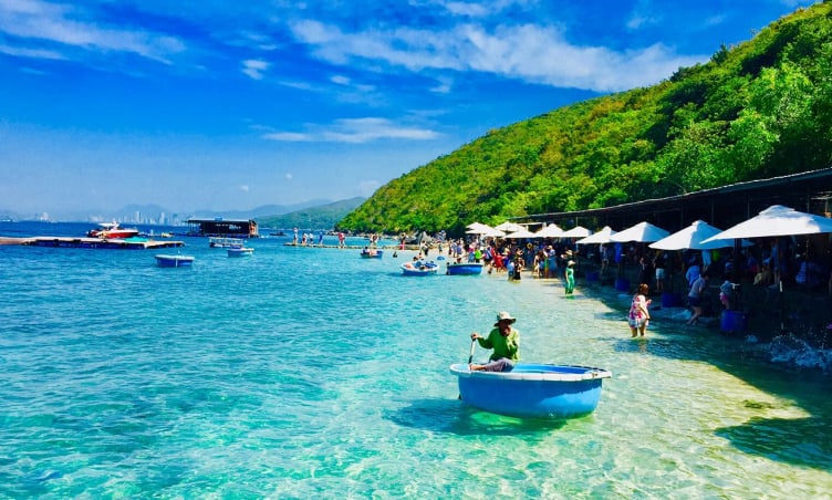Nha Trang được mệnh danh là gì? Khám phá gì tại Nha Trang?