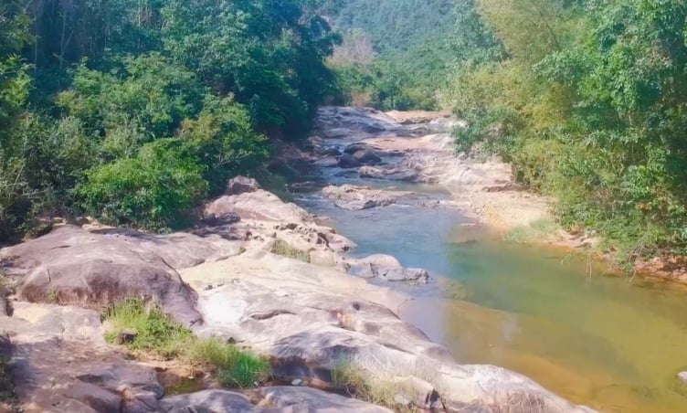 Đến suối Thạch Khê Phú Yên, check-in “background” cực chất