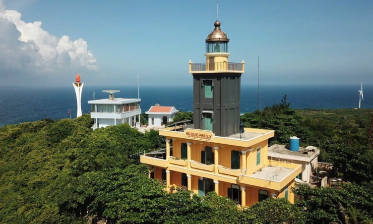 Hành trình đến hải đăng Phú Quý -  'Mắt thần ' giữa biển khơi Bình Thuận