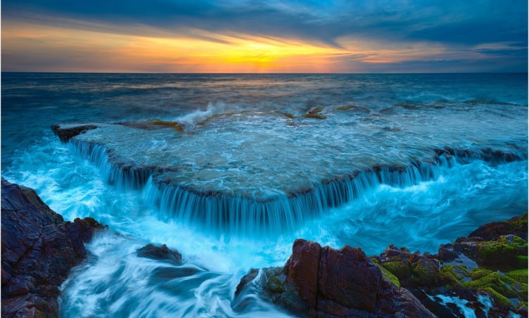Chiêm ngưỡng một nơi tuyệt đẹp của Ninh Thuận, ví như  'thác nước trên biển ' hiếm có tại Việt Nam