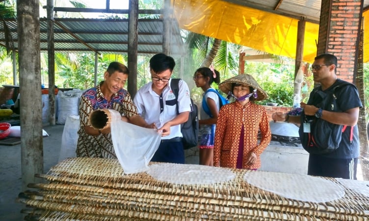 Tham quan lò hủ tiếu hơn 44 năm tuổi ở Cần Thơ