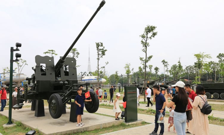 Những điều đặc biệt trong 5 ngày nghỉ lễ 30/4 - 1/5 tại Bảo tàng Lịch sử Quân sự Việt Nam