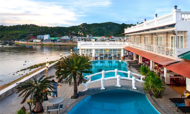 Top 5 khách sạn, resort đẹp nhất Ninh Thuận: Những thiên đường nghỉ dưỡng tuyệt vời cho hè 2025