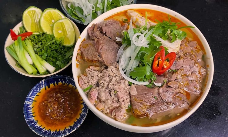  'Food tour ' Huế trong 24 giờ: Lịch trình ăn sập cố đô với các món ngon từ sáng đến khuya