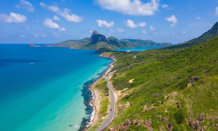Bay từ Sài Gòn ra Côn Đảo mất bao lâu?
