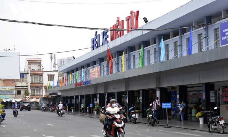 Từ sân bay Tân Sơn Nhất đến bến xe Miền Tây bao nhiêu km?