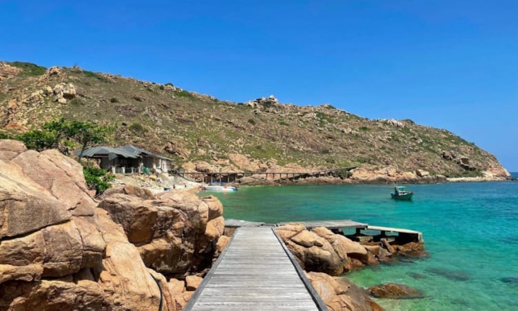 Từ sân bay Phù Cát đến Hòn Khô bao xa?