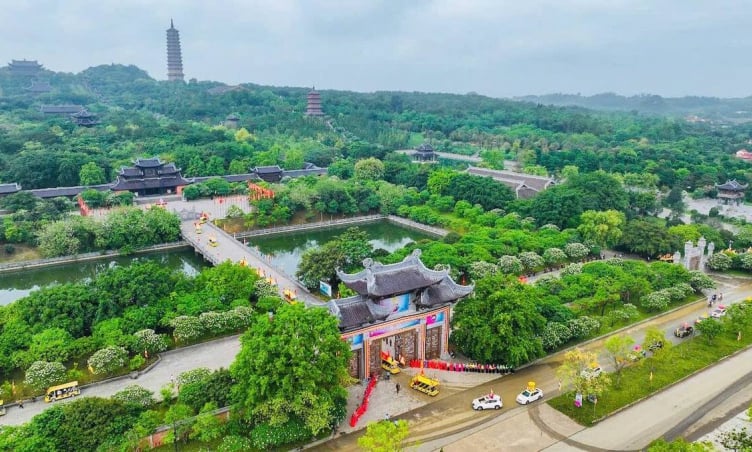 Chùa lớn nhất Việt Nam - Chùa Tam Chúc thờ ai?