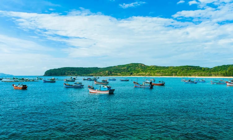 Từ sân bay Tuy Hoà đến Vịnh Vũng Rô bao xa?