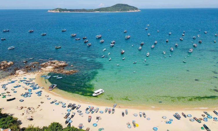 Từ sân bay Tuy Hoà đến Cù lao Mái Nhà bao xa?