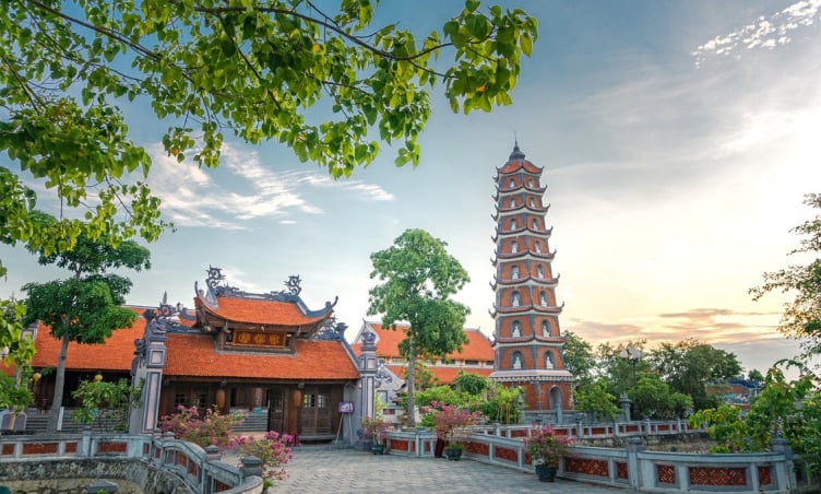 Top 5 ngôi chùa nổi tiếng, linh thiêng nhất Quảng Bình