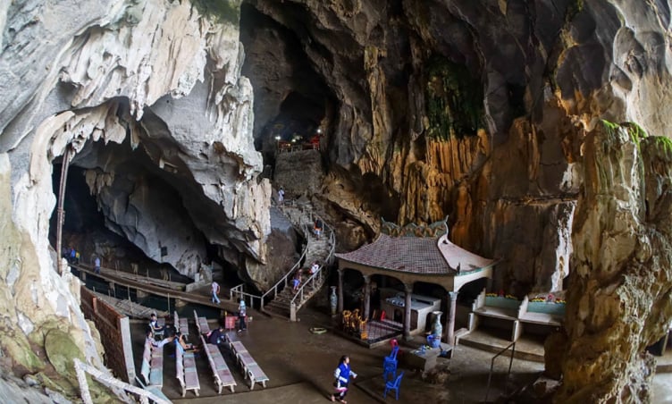 Thác Bờ cách thành phố Hòa Bình bao nhiêu km?