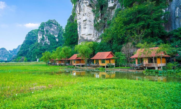 Top 8 homestay Ninh Bình view núi non, đồng lúa đẹp như tranh 2025