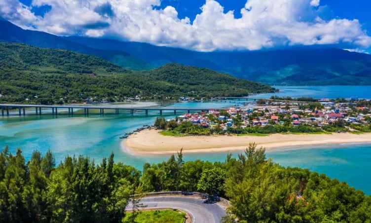 7 địa điểm du lịch cho cặp đôi ở miền Trung đẹp lãng mạn nhất 2025