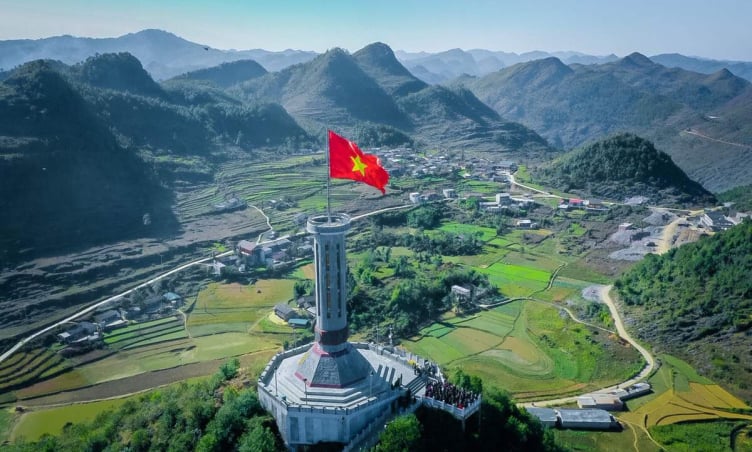 Từ Hà Nội đến Lũng Cú Hà Giang bao nhiêu km?