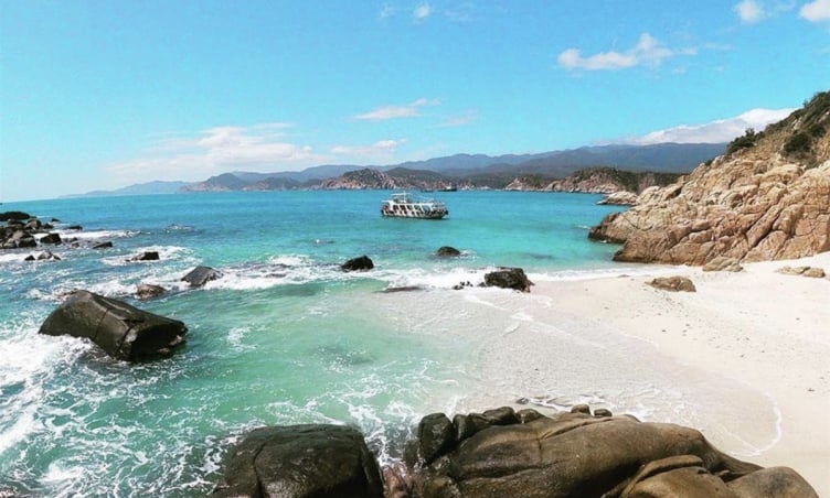 Bãi Bà Điên: Bãi biển tuyệt đẹp ở vịnh Vĩnh Hy, Ninh Thuận