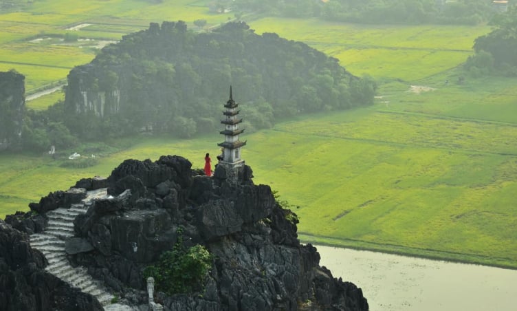 Nên đi Hạ Long hay Ninh Bình hè 2025?