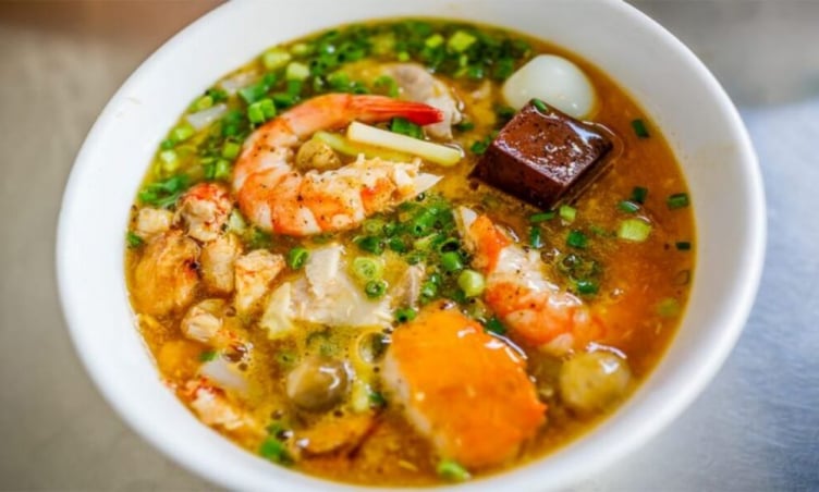 Ăn gì ở Lăng Cô? Top 6 đặc sản nhất định phải thử