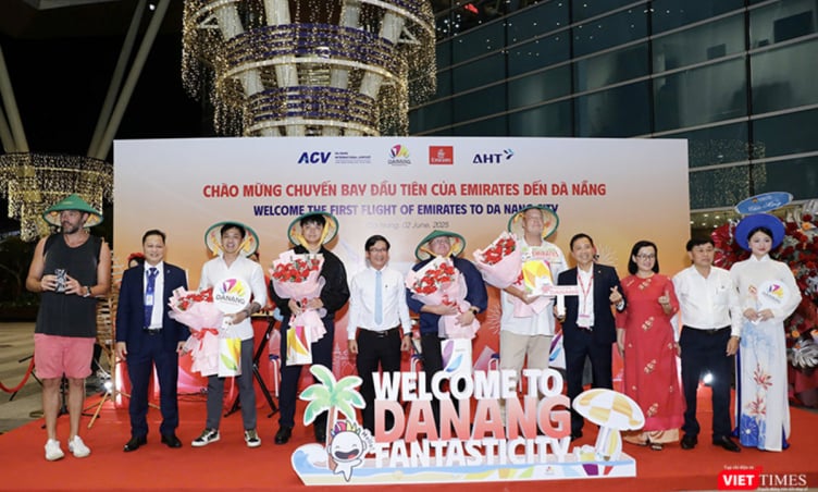 Cửa ngõ du lịch miền Trung đón chuyến bay đầu tiên từ Dubai