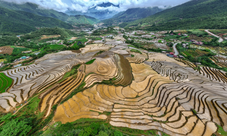 Y Tý mùa nước đổ: Vẻ đẹp của những “tấm gương trời” trên nẻo cao