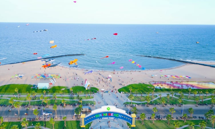 Bikini Beach Phan Thiết - Điểm check-in hấp dẫn nhất mùa hè 2025