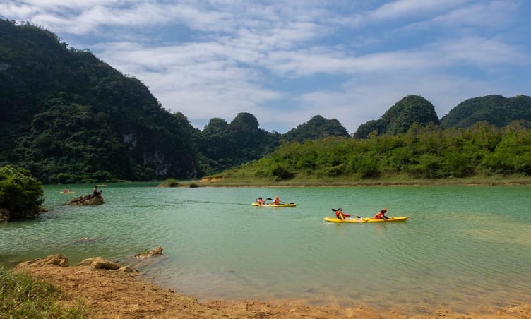 Hồ Nong Dùng: Điểm cắm trại lý tưởng ở Lạng Sơn