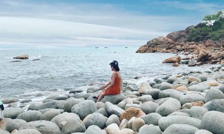 Biển đẹp nhất nhì Quy Nhơn: Tại sao gọi là bãi tắm Hoàng Hậu?