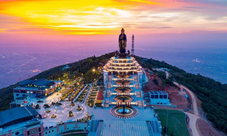 Chiêm ngưỡng điểm du lịch độc đáo của Tây Ninh, nơi được mệnh danh là “nóc nhà Đông Nam Bộ”