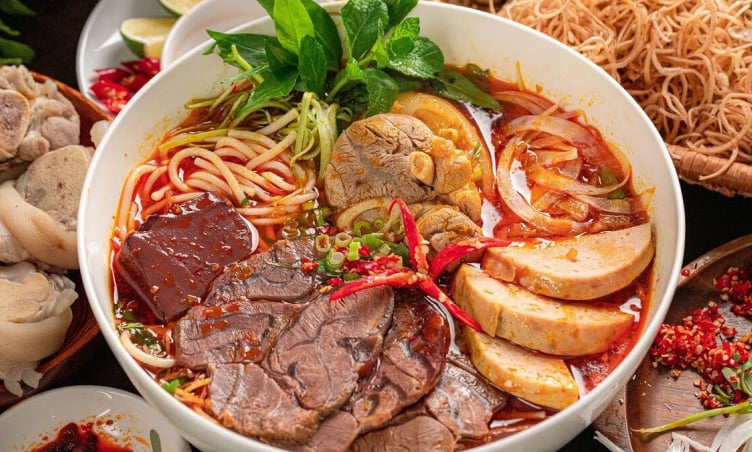 Ăn gì ở Huế trong 1 ngày? Top 7 đặc sản ngon, nổi tiếng nhất cố đô