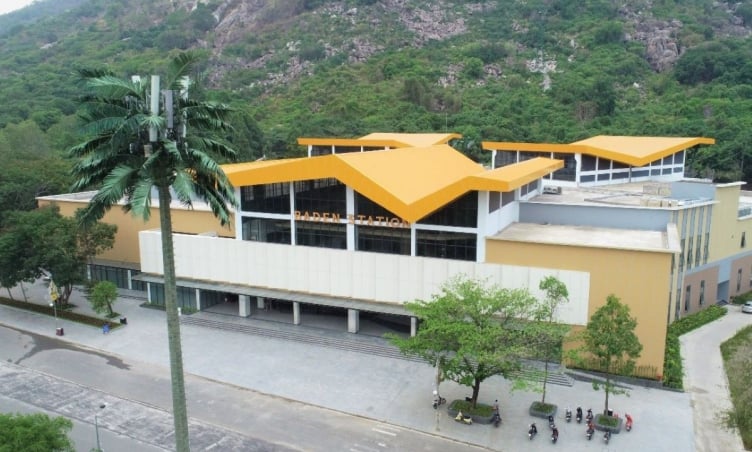 Choáng ngợp trước vẻ đẹp của nhà ga cáp treo lớn nhất thế giới tại Việt Nam