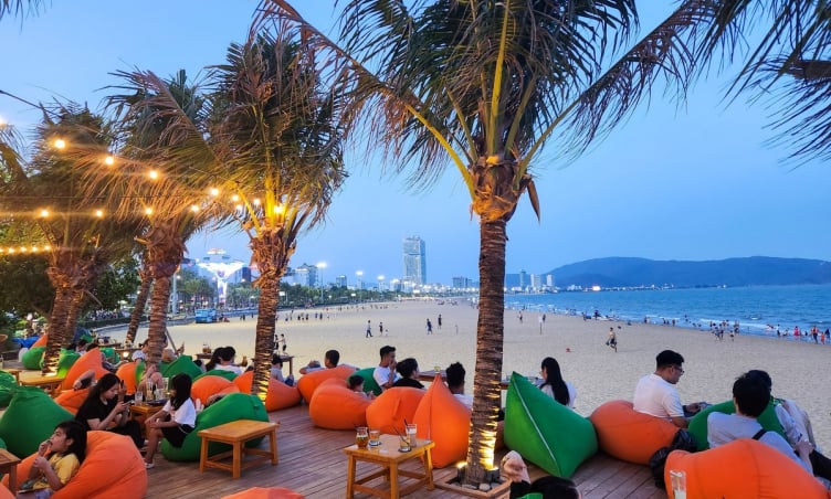 Bật mí 4 quán cafe view biển đẹp nhất Bình Định cho team sống ảo khi du lịch hè 2025