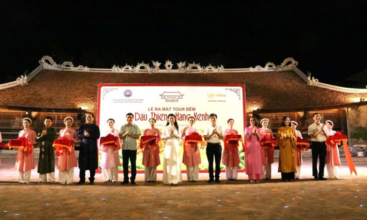 Tour đêm “Dấu thiêng Hàng Kênh” gây ấn tượng ngay từ ngày đầu ra mắt