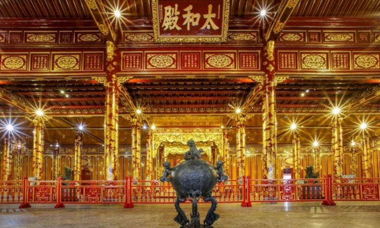 Chiêm ngưỡng vẻ đẹp tráng lệ bên trong ngôi điện được dát vàng ở Huế