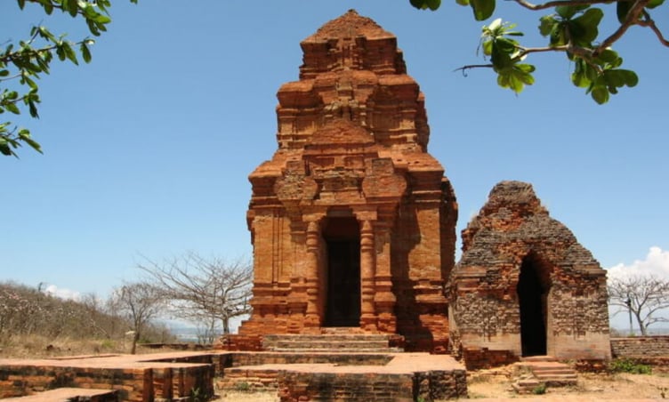 Lý giải tên gọi tháp Poshanư - Biểu tượng văn hóa Chăm nổi tiếng Phan Thiết