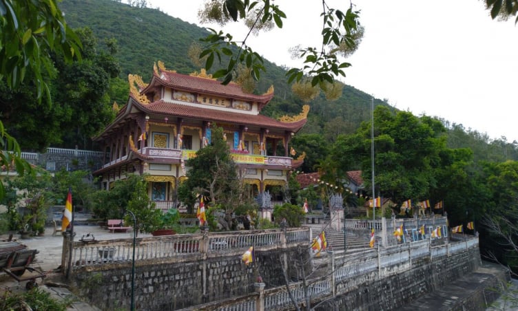 Chiêm bái 4 ngôi chùa linh thiêng nhất Phú Yên