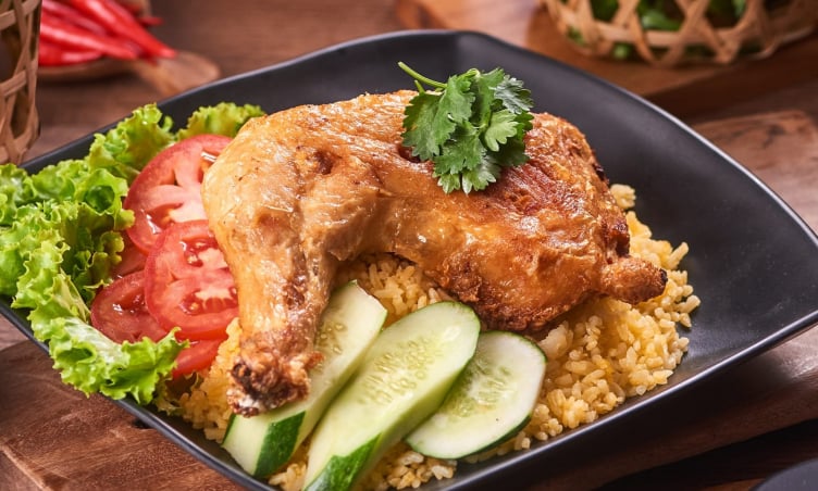 Top 5 địa chỉ cơm gà xối mỡ được yêu thích nhất ở Bình Dương