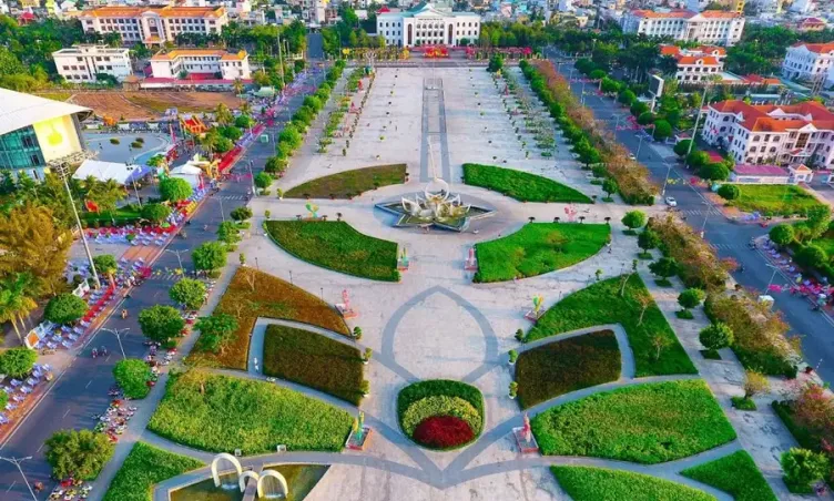 Quảng trường Hùng Vương Bạc Liêu - Điểm đến không thể bỏ lỡ ở cái nôi của nghệ thuật Đờn ca tài tử