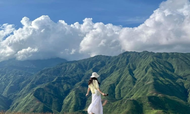 Không chỉ có Fansipan, Lào Cai còn sở hữu loạt đỉnh núi tuyệt đẹp cho dân mê trekking